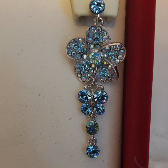 Vintage NIB Baby Blue AB Rhinestone Necklace and Earring Set - Picture 4 of 8